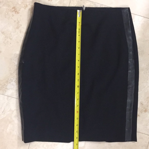 Black pencil skirt with vegan leather accent Sz 8 - Picture 3 of 5